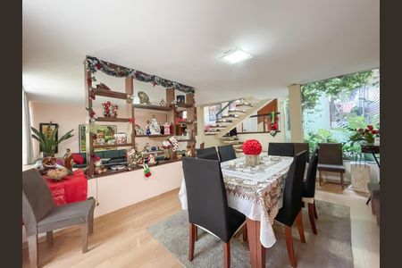 Sala de casa à venda com 3 quartos, 500m² em Adalgisa, São Paulo