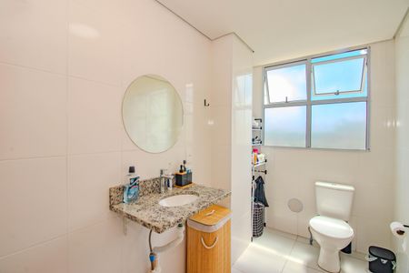 Banheiro de apartamento para alugar com 1 quarto, 45m² em Santa Fe, Porto Alegre