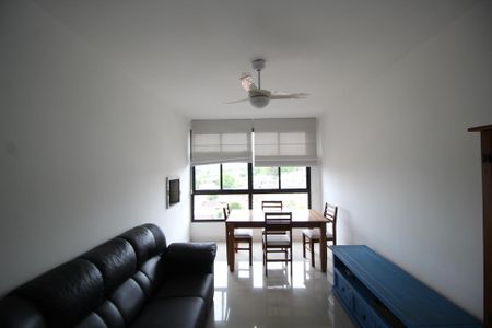 Sala de apartamento para alugar com 2 quartos, 72m² em Jardim Carvalho, Porto Alegre