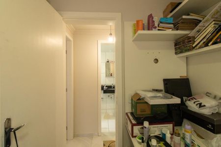 Quarto 1 de apartamento para alugar com 2 quartos, 52m² em Pinheirinho, Curitiba