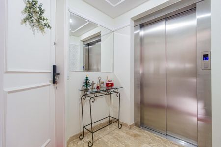 Apartamento à venda com 96m², 3 quartos e 2 vagas Apartamento à venda com 96m², 3 quartos e 2 vagasHall de entrada