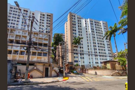 Apartamento para alugar com 75m², 3 quartos e 1 vaga  Portaria