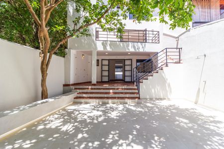 Casa à venda com 165m², 4 quartos e 2 vagas Casa à venda com 165m², 4 quartos e 2 vagasQuintal
