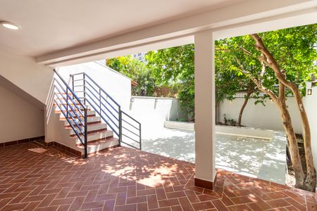 Casa à venda com 165m², 4 quartos e 2 vagas Casa à venda com 165m², 4 quartos e 2 vagasQuintal