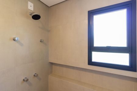 Casa à venda com 165m², 4 quartos e 2 vagas Casa à venda com 165m², 4 quartos e 2 vagasBanheiro da Suíte