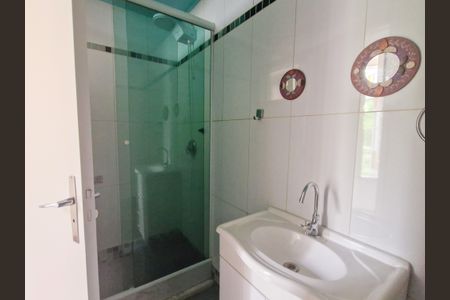 Banheiro de apartamento à venda com 2 quartos, 70m² em Santana, Porto Alegre