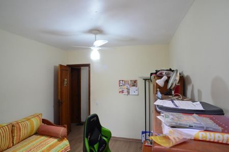 Casa de condomínio à venda com 250m², 3 quartos e 2 vagasEscritório