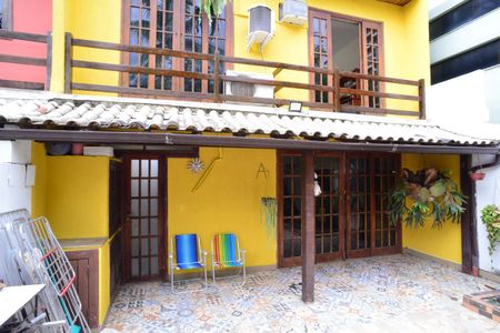 Casa de condomínio à venda com 250m², 3 quartos e 2 vagasJardim/Quintal