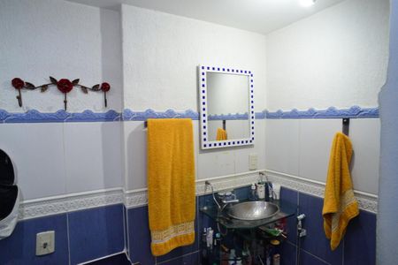 Casa de condomínio à venda com 250m², 3 quartos e 2 vagasBanheiro Suíte