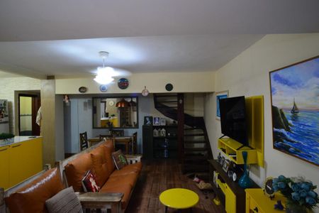 Casa de condomínio à venda com 250m², 3 quartos e 2 vagasSala