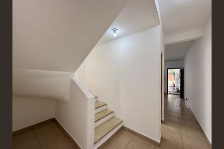 Casa para alugar com 137m², 3 quartos e 2 vagasEscadas