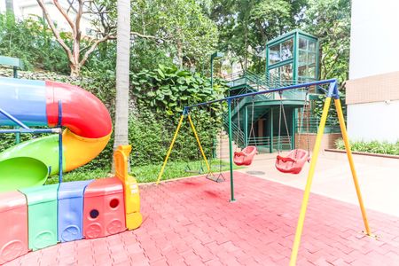 Apartamento para alugar com 233m², 3 quartos e 3 vagasÁrea comum - Playground