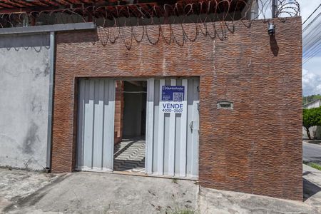 Casa para alugar com 300m², 5 quartos e 4 vagasFachada