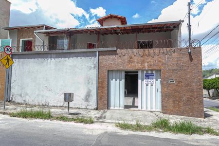 Casa para alugar com 300m², 5 quartos e 4 vagasFachada