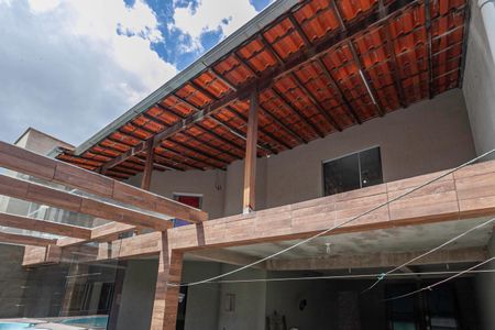 Casa para alugar com 300m², 5 quartos e 4 vagasFachada