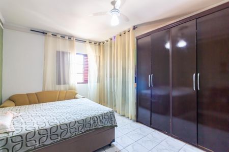 Casa para alugar com 220m², 4 quartos e 2 vagasQuarto 1