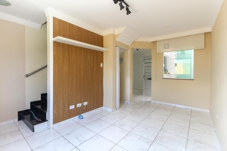 Sala de casa de condomínio para alugar com 2 quartos, 60m² em Parada Xv de Novembro, São Paulo