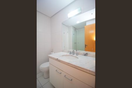 Apartamento para alugar com 70m², 2 quartos e 2 vagas Apartamento para alugar com 70m², 2 quartos e 2 vagasBanheiro