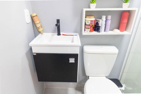 Banheiro de kitnet/studio para alugar com 1 quarto, 35m² em Guaratiba, Rio de Janeiro