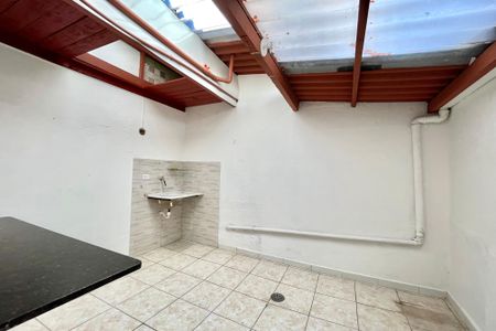 Casa para alugar com 55m², 2 quartos e 1 vagaÁrea de Serviço