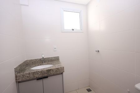 Banheiro Social de apartamento para alugar com 3 quartos, 58m² em Vila Lucy, Goiânia