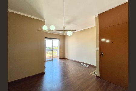 Sala de apartamento para alugar com 3 quartos, 77m² em Taquaral, Campinas