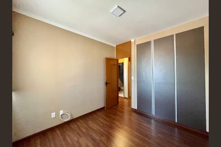 Apartamento para alugar com 77m², 3 quartos e 1 vagaQuarto 2