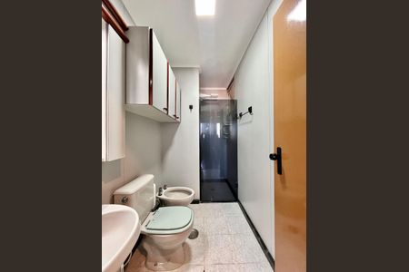 Banheiro de apartamento para alugar com 3 quartos, 77m² em Taquaral, Campinas