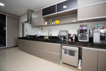 Casa de condomínio para alugar com 370m², 4 quartos e 6 vagasCozinha