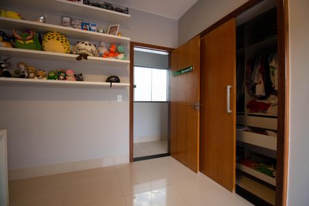 Casa de condomínio para alugar com 370m², 4 quartos e 6 vagasSuíte 1