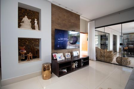 Casa de condomínio para alugar com 370m², 4 quartos e 6 vagasSala de TV