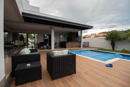 Casa de condomínio para alugar com 370m², 4 quartos e 6 vagasPiscina