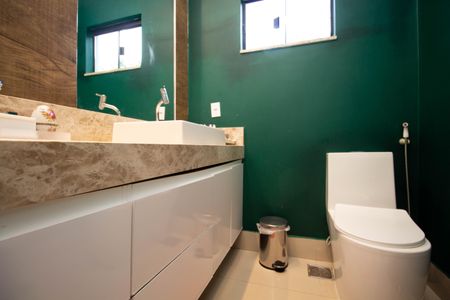 Casa de condomínio para alugar com 370m², 4 quartos e 6 vagasBanheiro da Suíte Master