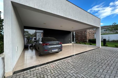 Casa de condomínio para alugar com 370m², 4 quartos e 6 vagasGaragem