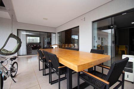 Casa de condomínio para alugar com 370m², 4 quartos e 6 vagasChurrasqueira