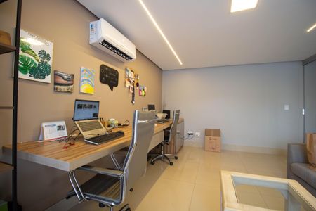 Casa de condomínio para alugar com 370m², 4 quartos e 6 vagasEscritório