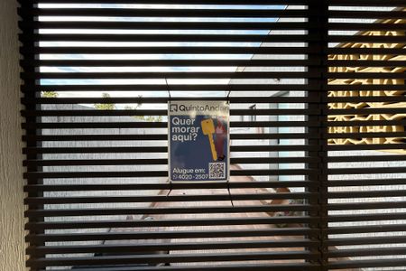 Casa de condomínio para alugar com 370m², 4 quartos e 6 vagasPlaca