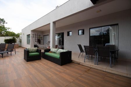 Casa de condomínio para alugar com 370m², 4 quartos e 6 vagasPiscina