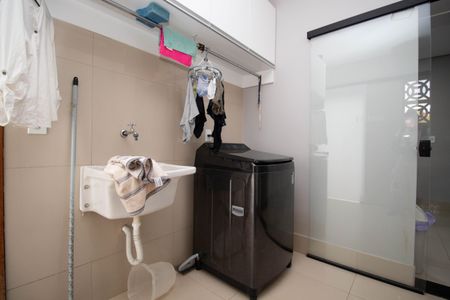 Casa de condomínio para alugar com 370m², 4 quartos e 6 vagasÁrea de Serviço