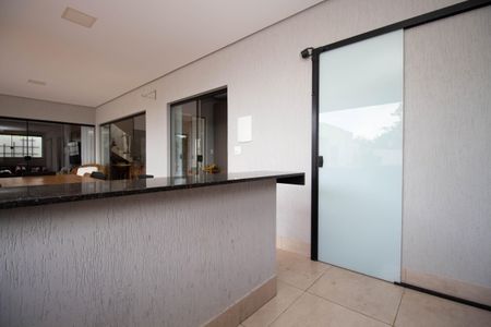 Casa de condomínio para alugar com 370m², 4 quartos e 6 vagasChurrasqueira