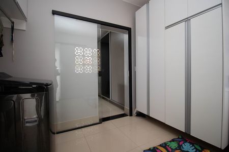 Casa de condomínio para alugar com 370m², 4 quartos e 6 vagasÁrea de Serviço