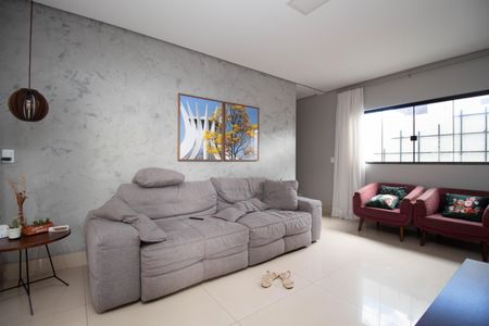 Casa de condomínio para alugar com 370m², 4 quartos e 6 vagasSala de TV