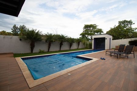 Casa de condomínio para alugar com 370m², 4 quartos e 6 vagasPiscina