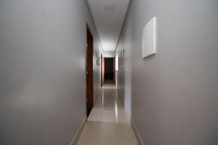 Casa de condomínio para alugar com 370m², 4 quartos e 6 vagasCorredor