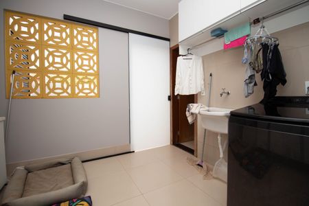 Casa de condomínio para alugar com 370m², 4 quartos e 6 vagasÁrea de Serviço