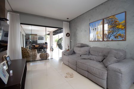 Casa de condomínio para alugar com 370m², 4 quartos e 6 vagasSala de TV