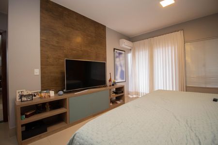 Casa de condomínio para alugar com 370m², 4 quartos e 6 vagasSuíte Master