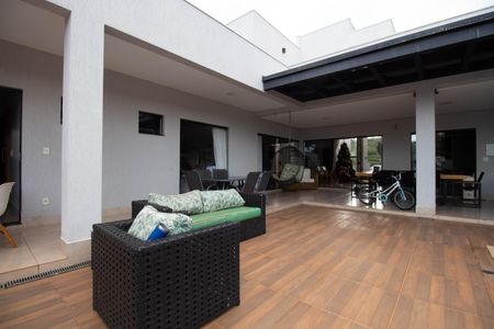 Casa de condomínio para alugar com 370m², 4 quartos e 6 vagasPiscina