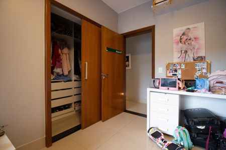 Casa de condomínio para alugar com 370m², 4 quartos e 6 vagasSuíte 2