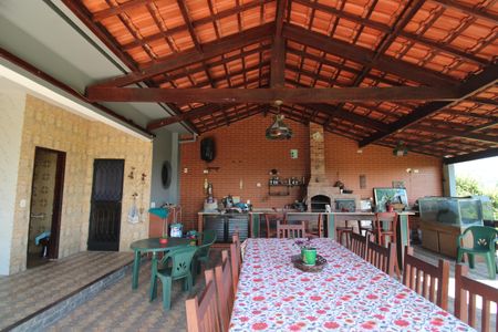 Casa de condomínio para alugar com 1500m², 4 quartos e 3 vagasFundos da casa - Churrasqueira